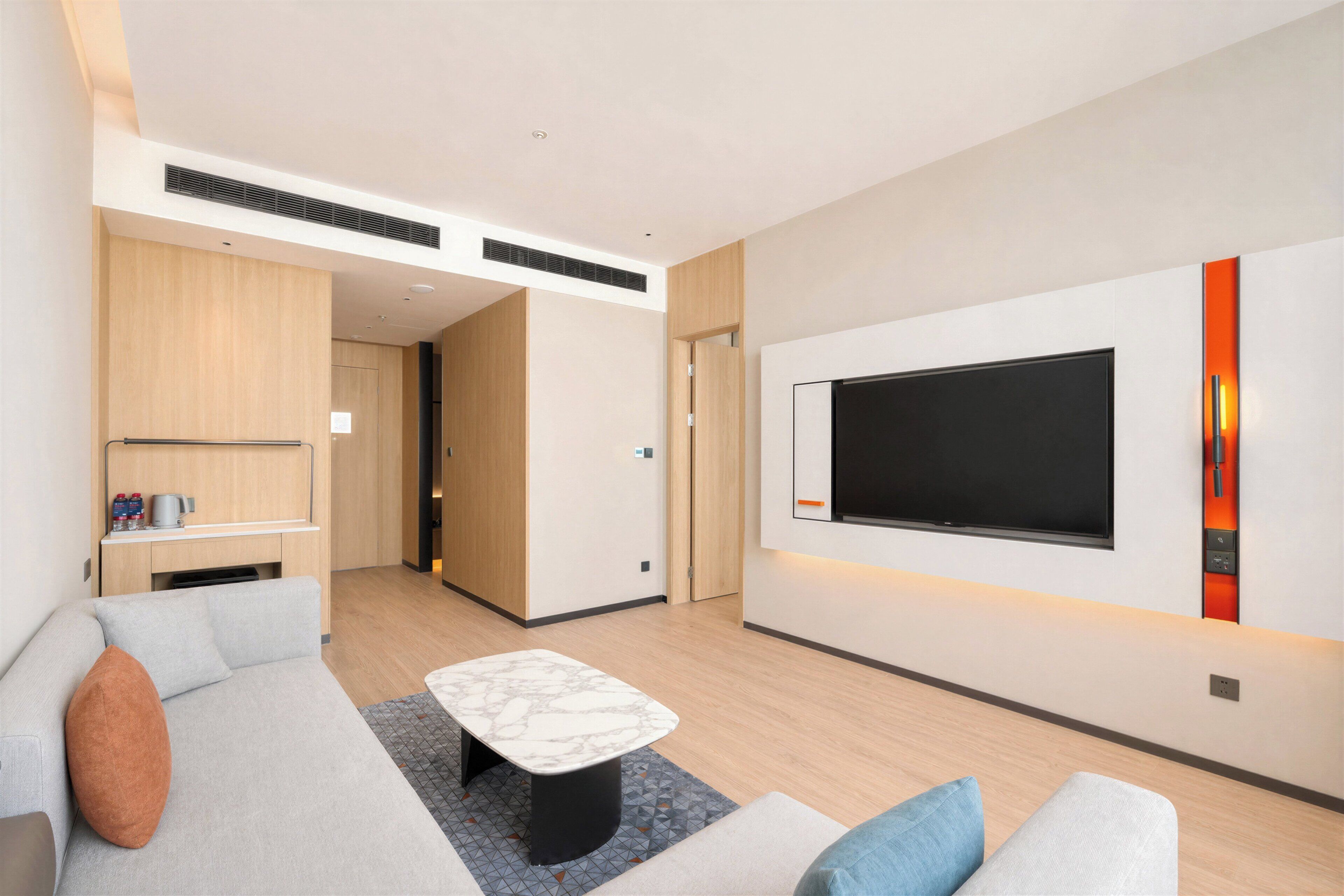 Suíte, 1 quarto | Roupas de cama premium, edredons de pluma, escrivaninha