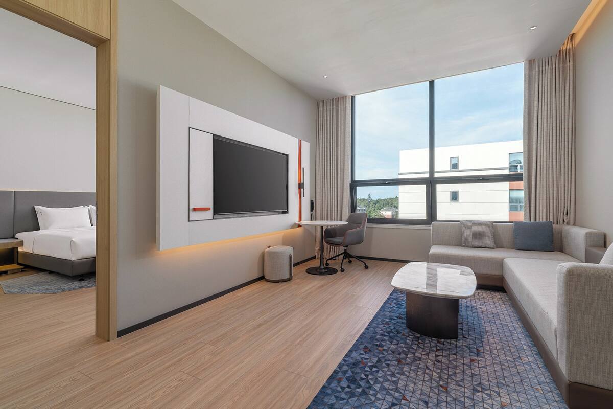 1 Bedroom Suite | Premium bedding, down comforters, desk, laptop workspace