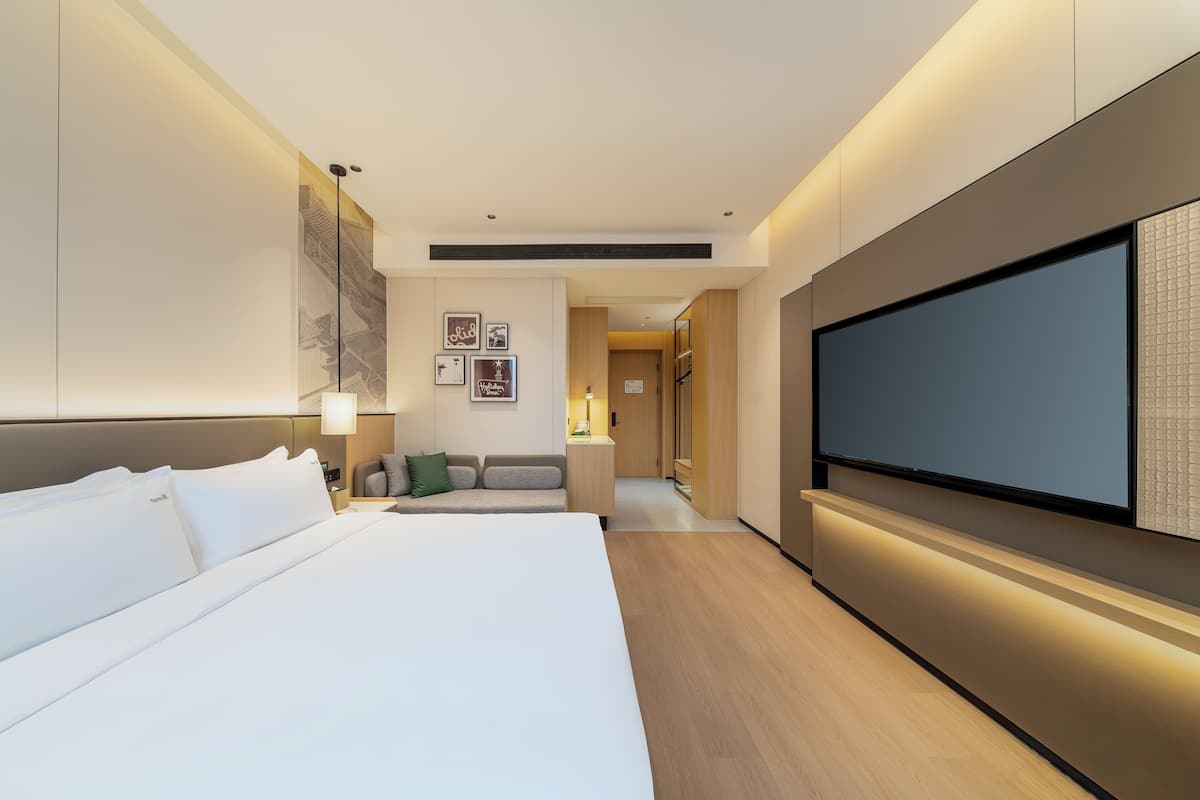 Standard Room, 1 King Bed
