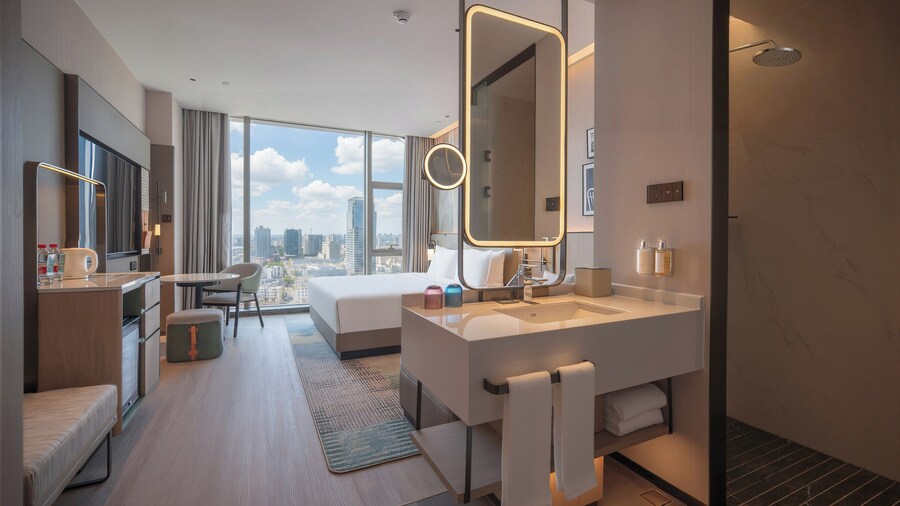 Holiday Inn Qingdao CBD by IHG