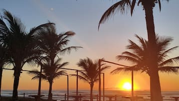 In Strandnähe, weißer Sandstrand