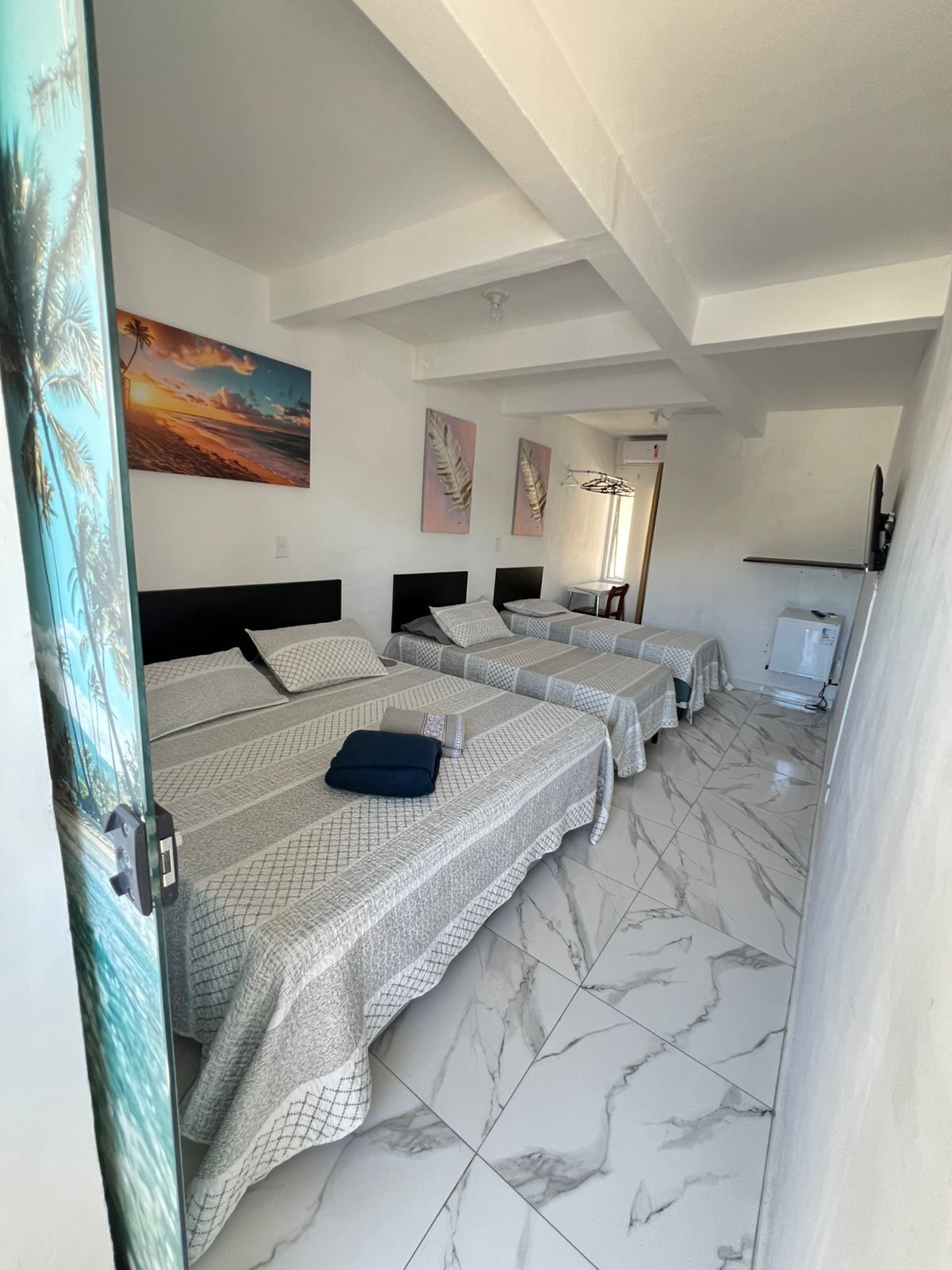 Habitación cuádruple | Escritorio, wifi gratis, ropa de cama