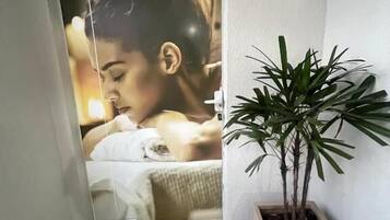 Una bañera de hidromasaje, baño turco, aguas termales/minerales