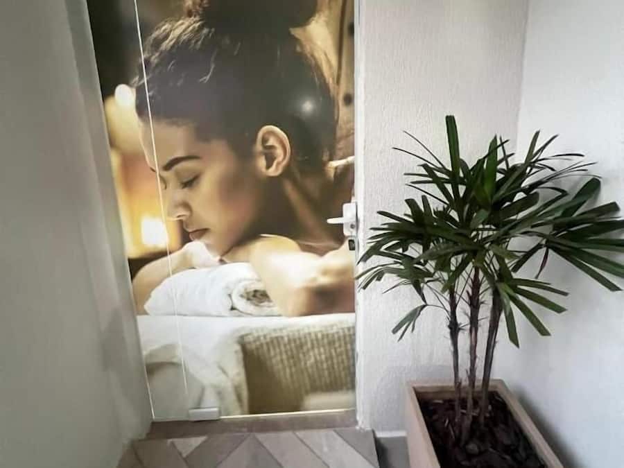 Hot tub, steam room, hot springs/mineral springs, Turkish bath/hammam