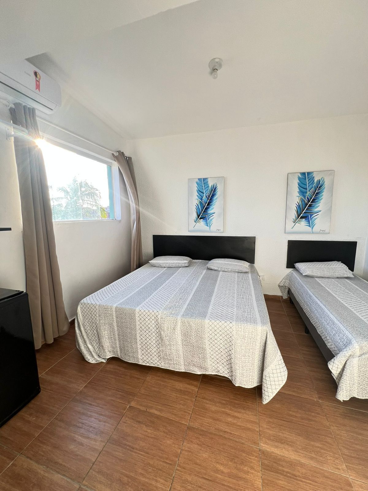 Habitación triple | Escritorio, wifi gratis, ropa de cama