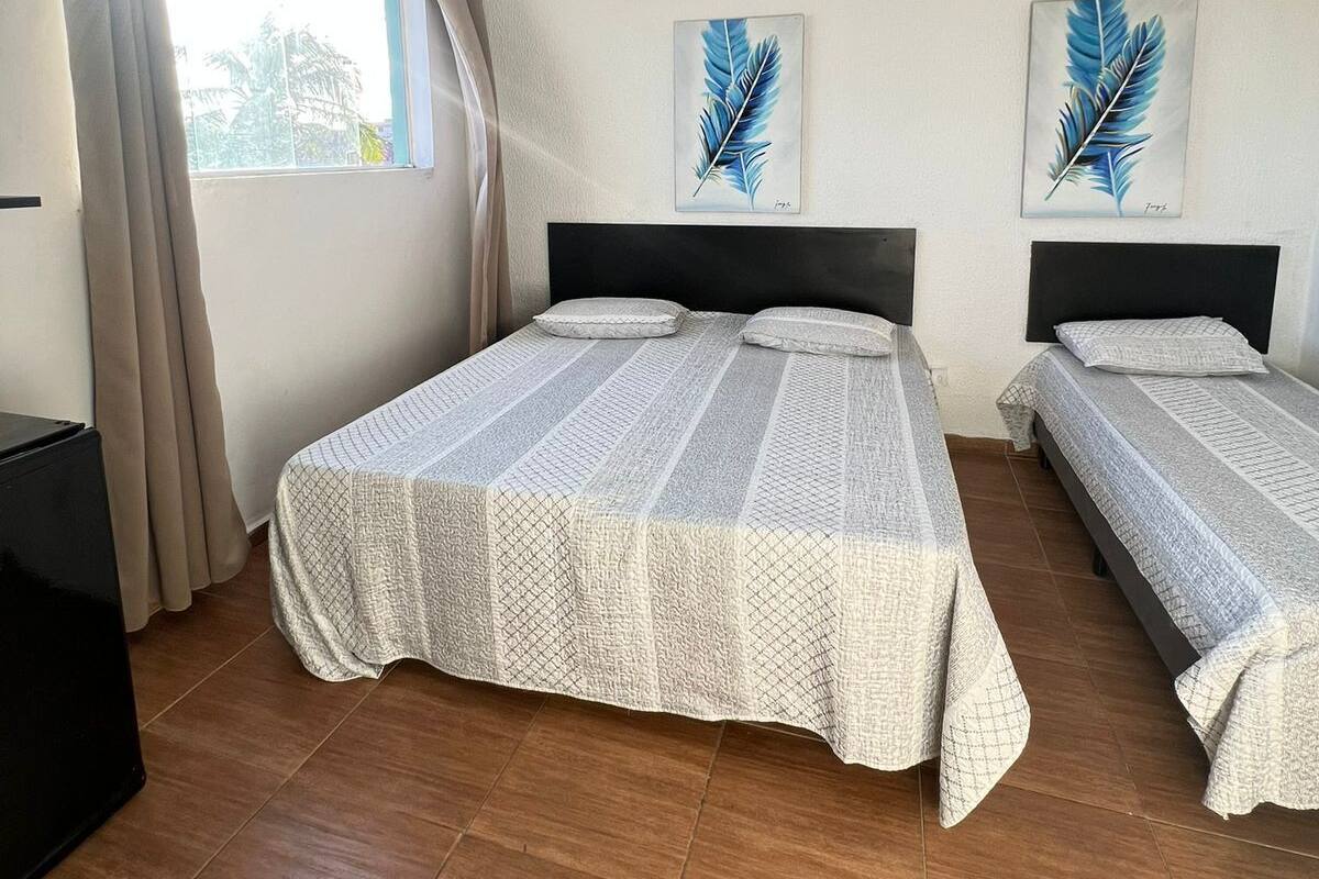 Triple Room | Desk, free WiFi, bed sheets