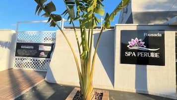 Pintu masuk hartanah