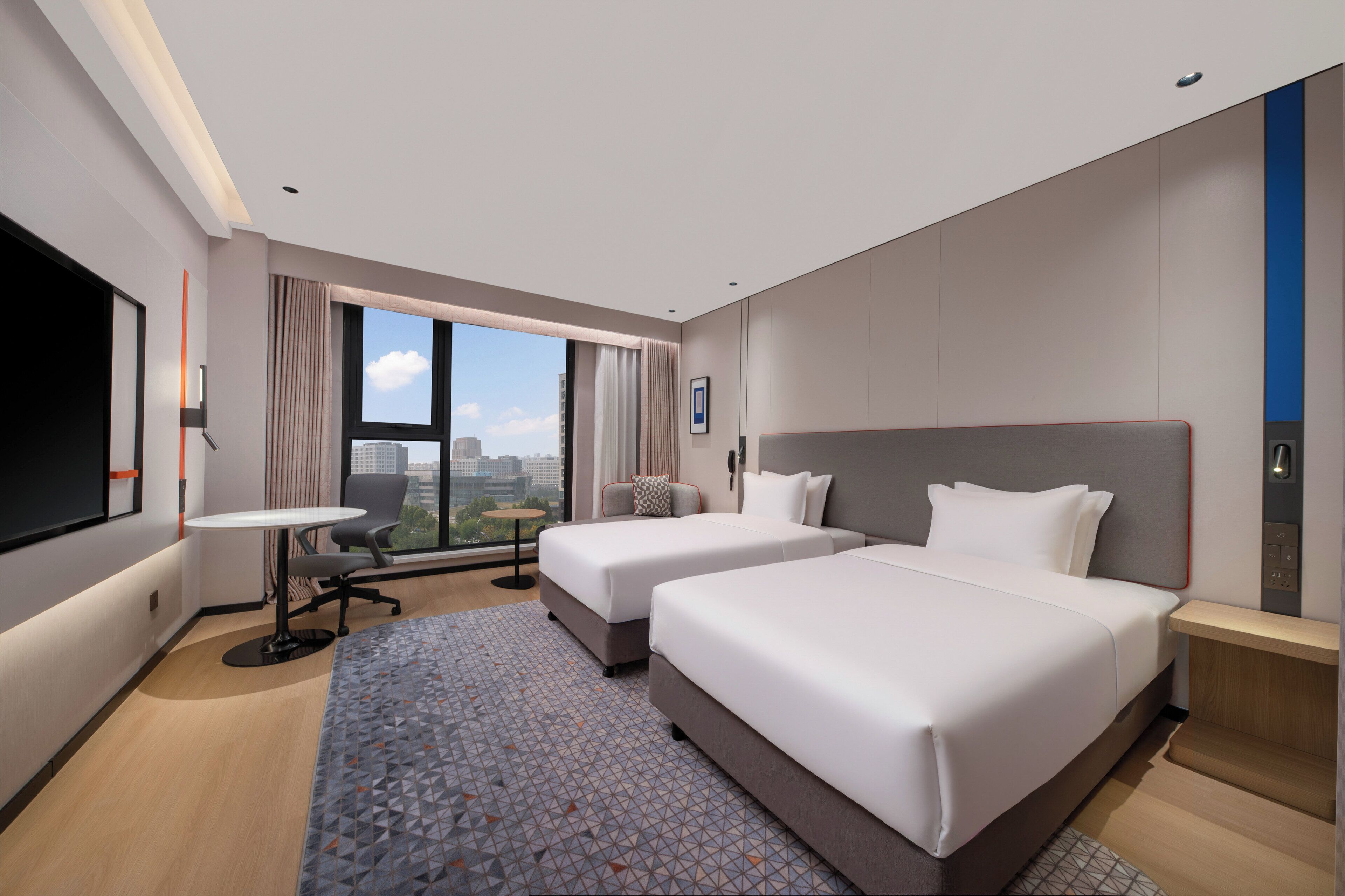 Hollywood Twin | Premium bedding, down comforters, desk, laptop workspace