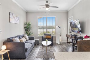 Living area - Stunning Pool + Gym + Mins To Houston ER + Balcony (Magnolia)