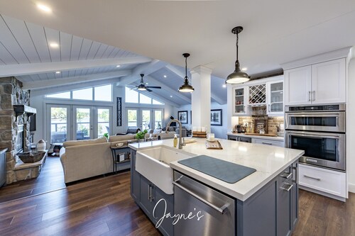 3 bed 2 bath cottage on Lake Muskoka