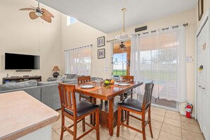 Dining - Welcome to Tropical Oasis at Solana Circle. (Davenport)