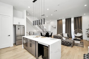 Chef’s kitchen with a massive island & sleek stainless appliances! - Downtown Houston 3BR  Home with Rooftop, Spa tub  (Houston)