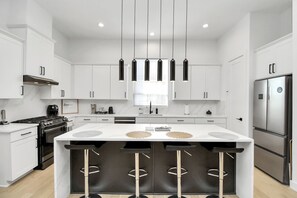 Micro-ondas, fogão, cooktop, lava-louças