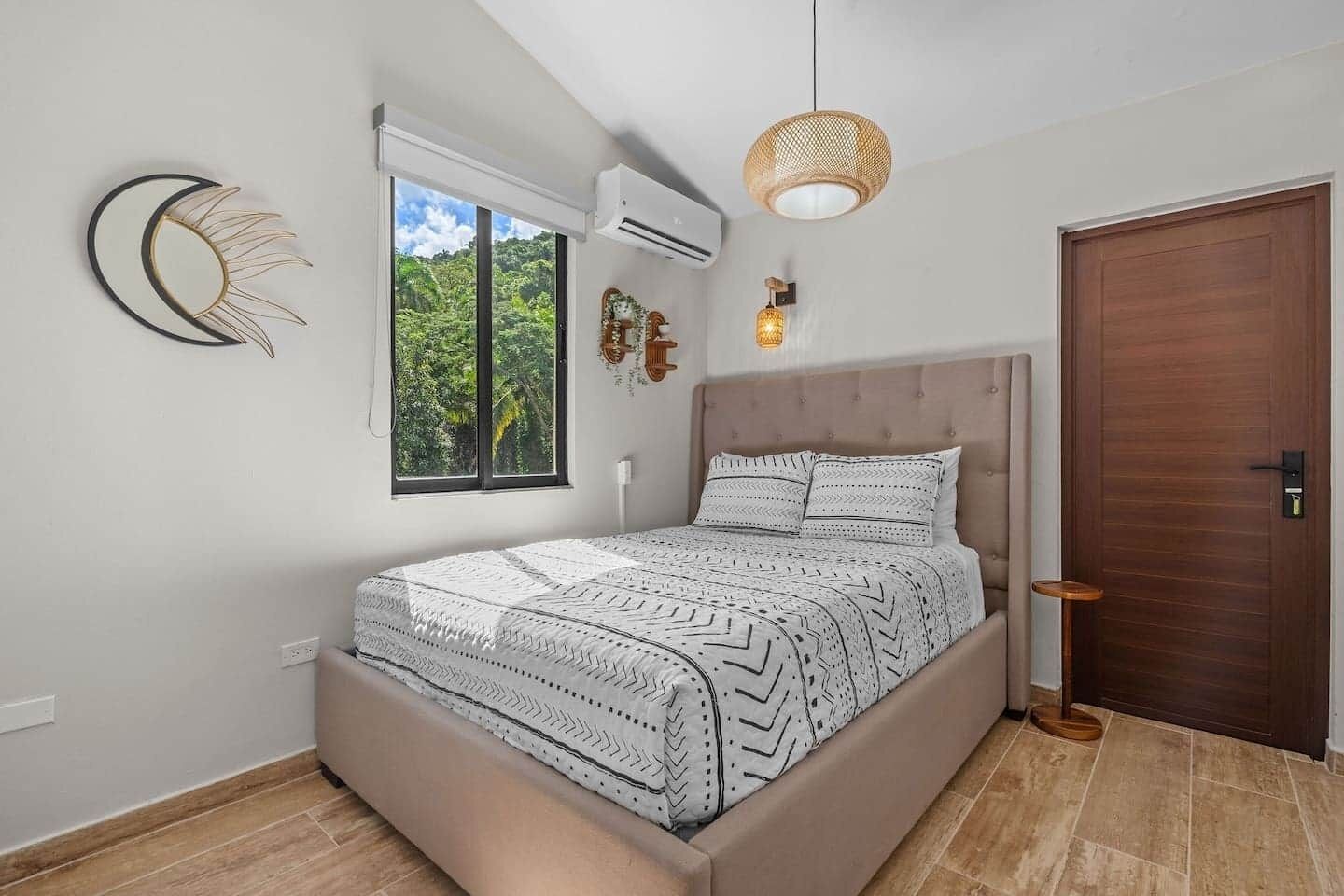 4 bedrooms, desk, iron/ironing board, WiFi (free)