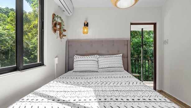 4 bedrooms, desk, iron/ironing board, WiFi (free)