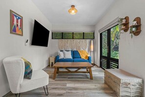 Smart TV, books - Private Rainforest Home/4BR /Sleeps 12/Heated Pool (Rio Grande)