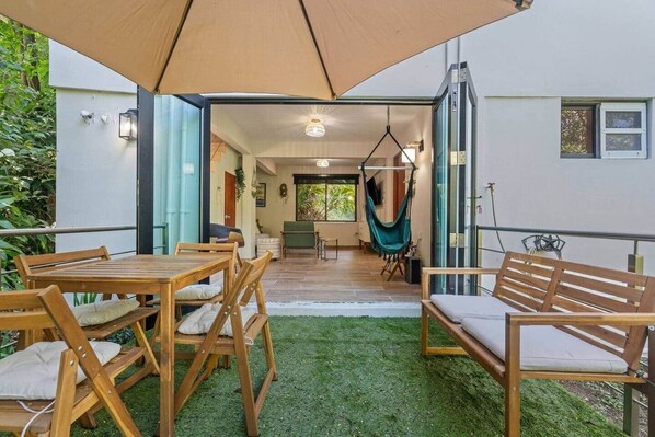 Outdoor dining - Rainforest Pearl – Private Escape w/ Heated Pool (Rio Grande)