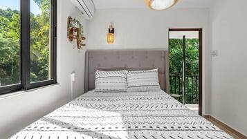 4 bedrooms, desk, free WiFi, bed sheets