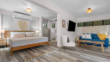 4 bedrooms, desk, free WiFi, bed sheets