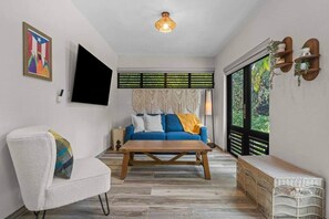 Smart TV, books - Rainforest Pearl – Private Escape w/ Heated Pool (Rio Grande)