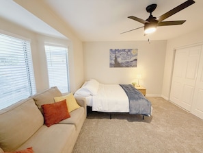3 bedrooms, iron/ironing board, WiFi, bed sheets
