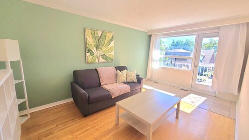 Peaceful, Clean, and Restorative Stay in Etobicoke – Ideal for Quiet Travelers