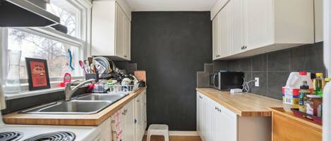 Four Ă micro-ondes, un four, surface de cuisson