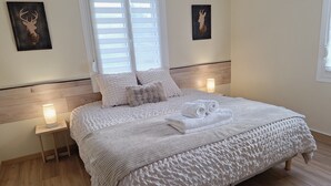 2 bedrooms, travel crib, WiFi (free), bed sheets - House 3★ with Sauna & Games Room: The Ideal Family Hideaway (Bussang)