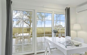 Dining - Gorgeous apartment in Læsø with house sea view (Læsø)