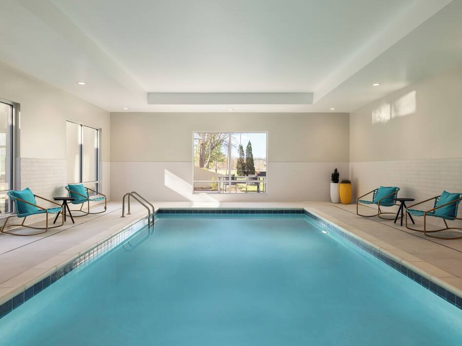 Una piscina cubierta
