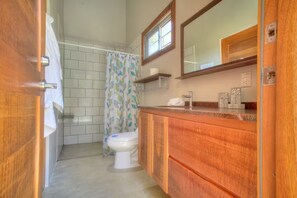 Towels, soap, toilet paper - Cheerful 3BR Villa with Pool (Pavones)