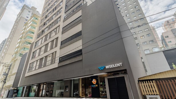 A multi-story building with a storefront labeled "WSELENT". - Complete Stay 500m From the sea in Itapema - Stws (Itapema)
