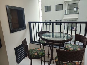 Basic Apartment | Tempat makan luar