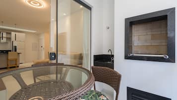 Basic Apartment | Dining