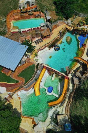3 piscinas al aire libre