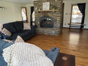 TV, fireplace