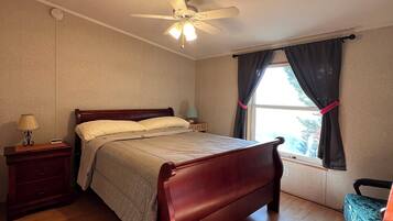 2 bedrooms, iron/ironing board, WiFi, bed sheets