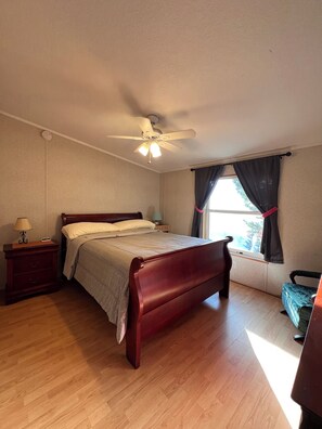 2 bedrooms, iron/ironing board, WiFi, bed sheets