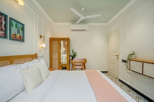 Staymaster Veridian Luxury 2BHK  AC TV  Pool