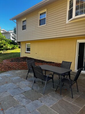 Outdoor dining - Revel in Rockville (Rockville)
