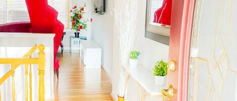 4 slaapkamers, een strijkplank/strijkijzer, internet, beddengoed