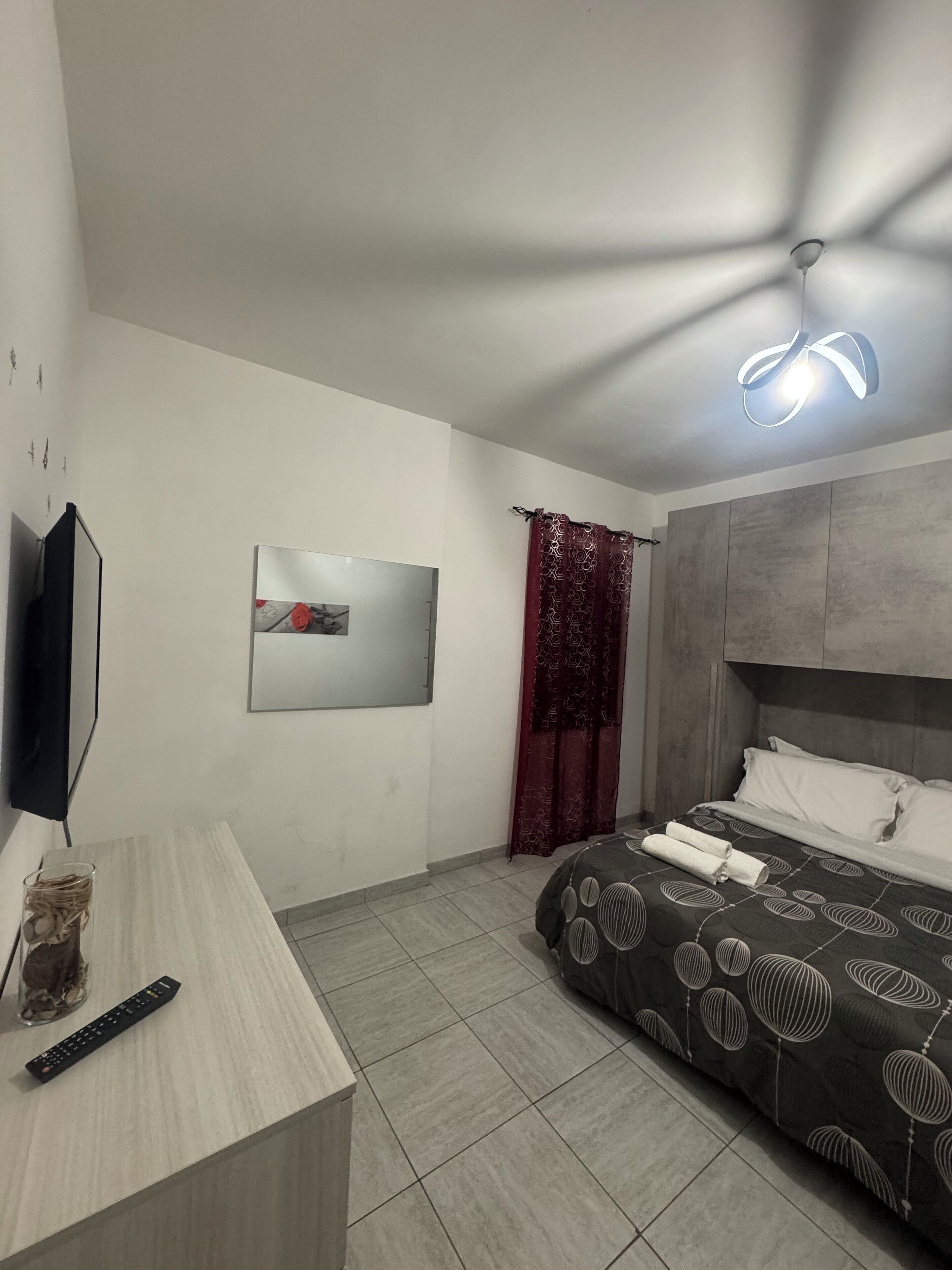 1 habitación, tabla de planchar con plancha, wifi y ropa de cama 