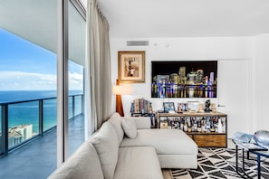 Leilighet, flere senger, balkong (Ocean Eagle View) | Oppholdsområde