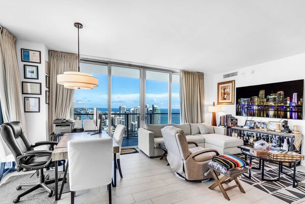 Condo, Plusieurs lits, balcon (Ocean Eagle View) | Aire de séjour