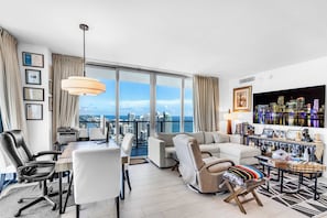 Leilighet, flere senger, balkong (Ocean Eagle View) | Oppholdsområde