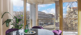 Suite Apartment overlooking the city