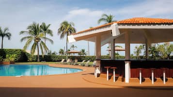 Outdoor pool, sun loungers