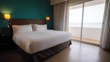 Habitación ejecutiva, vista al mar | Ropa de cama de alta calidad y caja de seguridad en la habitación