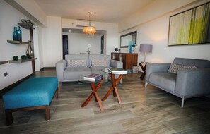 Deluxe-studiosviitti, merinäköala | Oleskelualue | Taulutelevisio