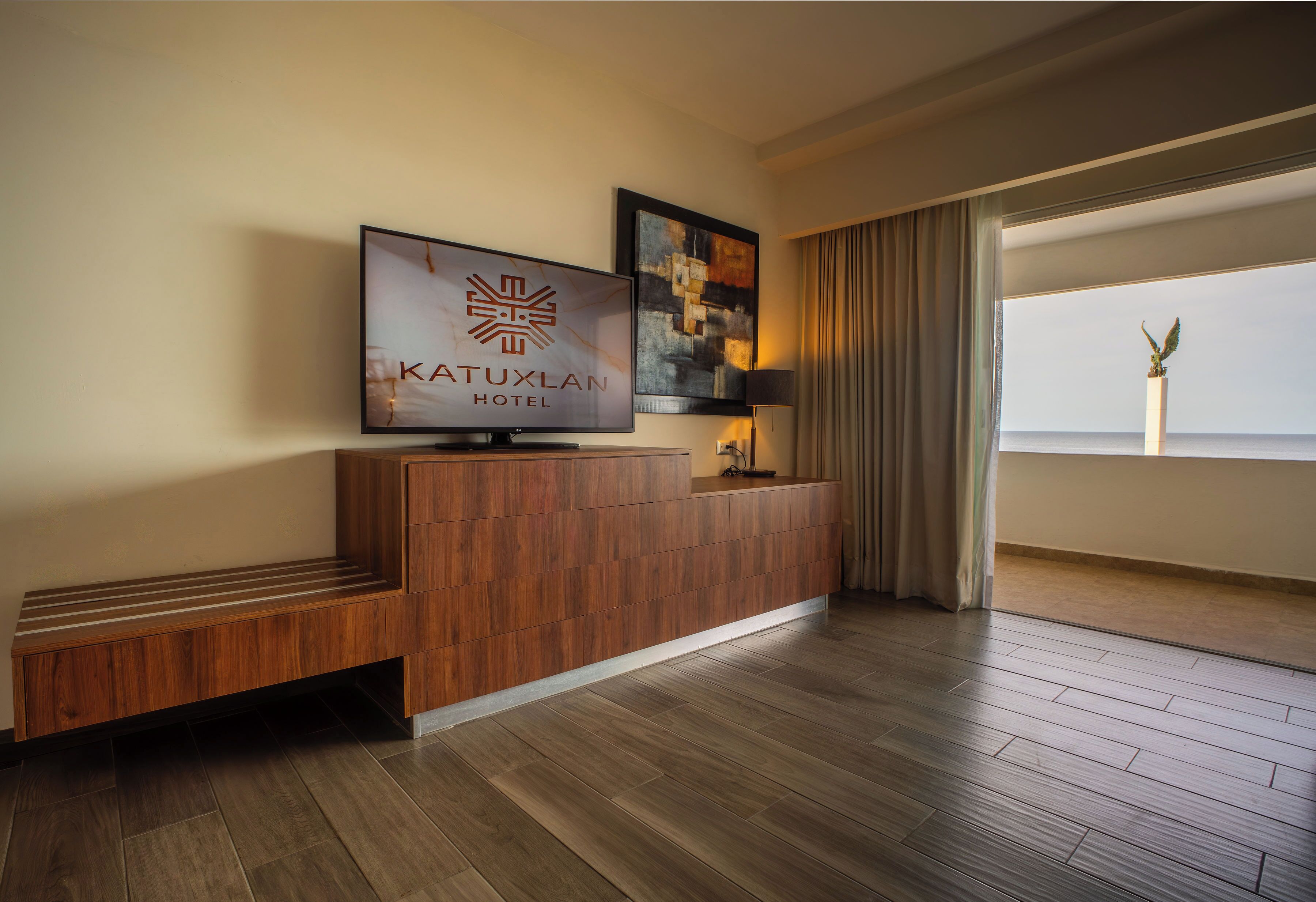 Suite estudio Deluxe, vista al mar | Ropa de cama de alta calidad y caja de seguridad en la habitación 